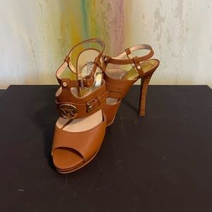 Michael Kors tan with gold accents heels